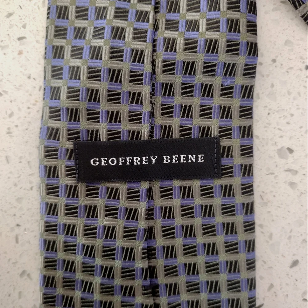 Silk Geoffrey Beene Green, Gray, Silver, and Blue  Tie EUC